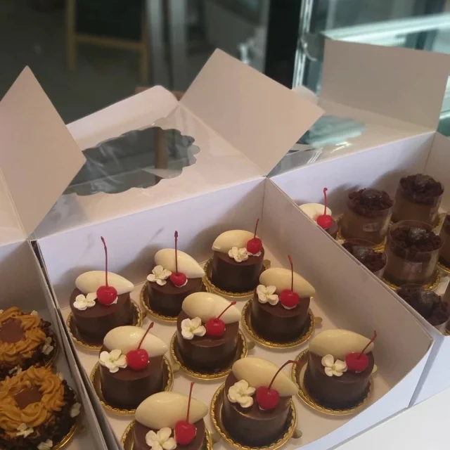 #มินิเค้ก ส่งร้านอาหารค่ะ 
สนใจรายการไหนสามารถสอบถามได้นะคะ ขั้นต่ำรานการละ 4  ชิ้น สั่งเค้กล่วงหน้า  2-3 วันที่เว็บไซต์ www.119mori.com
